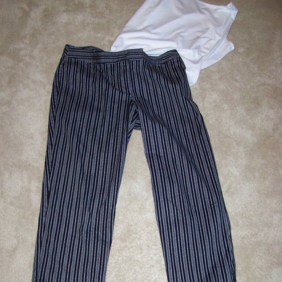 liz & co. Pants - Liz & Co. Cotton Blend Stretch Pin Striped Capri Size 14